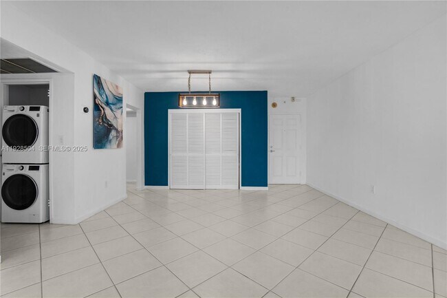 Building Photo - 10350 W Bay Harbor Dr