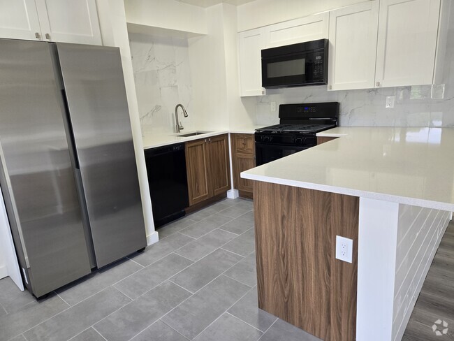 Open Kitchen - Montgomery Plaza Apartments