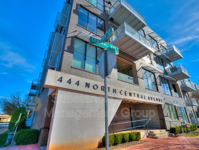 Building Photo - 444 N Central Ave
