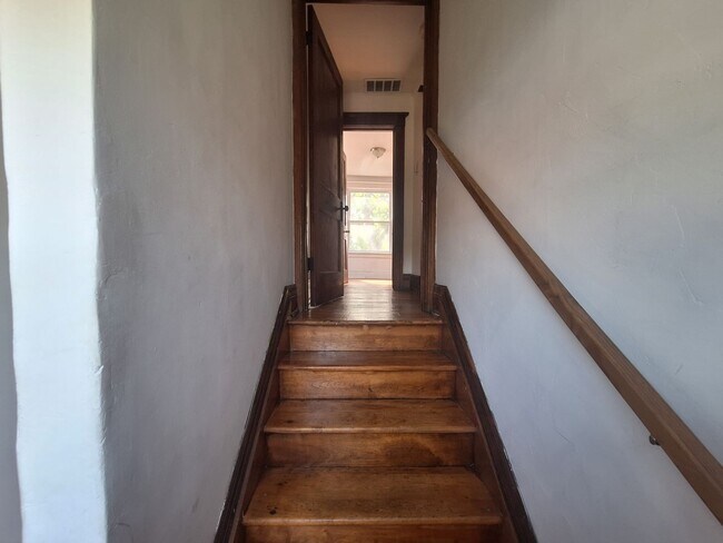 Building Photo - Come see your new home!