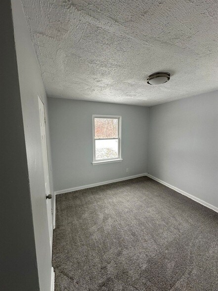 Building Photo - 748 S 24th St