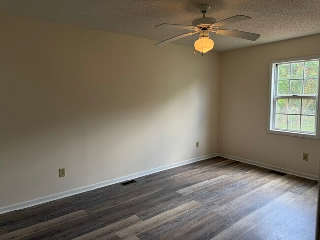 Building Photo - County Home