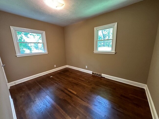 Building Photo - One Story House in Madison Heights