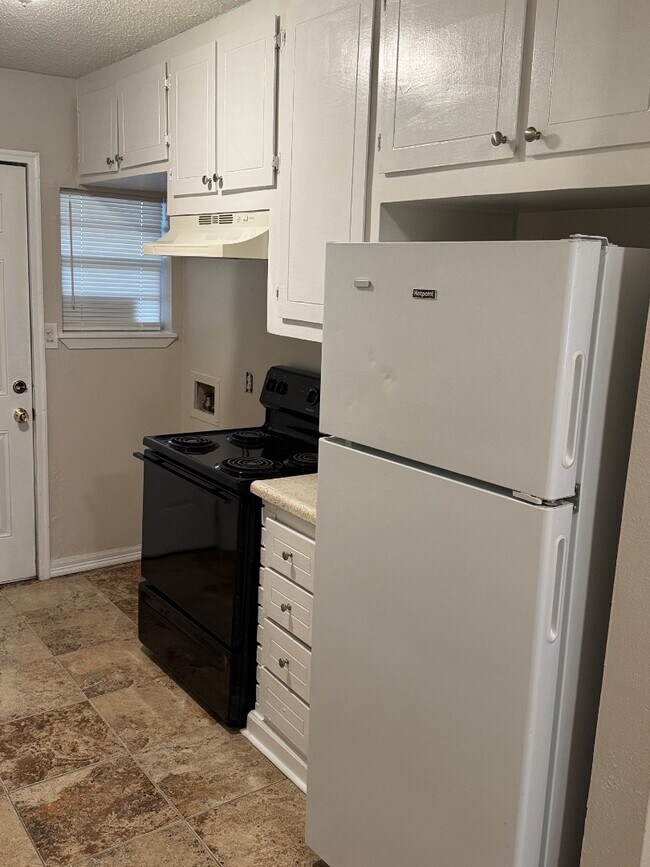 Building Photo - 221 Farrell St