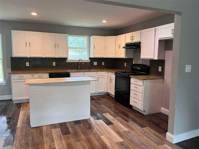 Building Photo - 105 Monroe