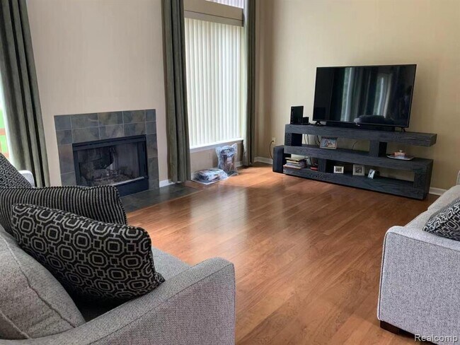 Building Photo - 3141 Bridlewood Dr