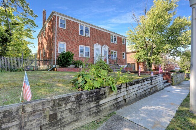 Building Photo - Cedarcroft Property