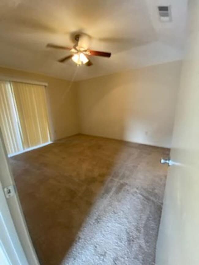 Building Photo - 2-bedroom, 1 bath house in Frisco. Parking uncovered.