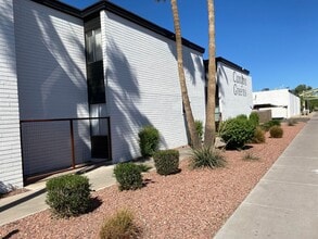 Building Photo - Canyon Greens