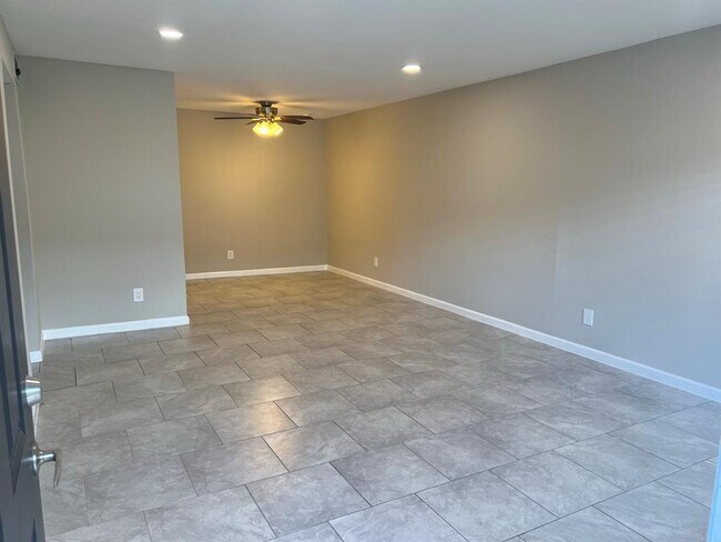 Building Photo - 5550 N Braeswood Blvd