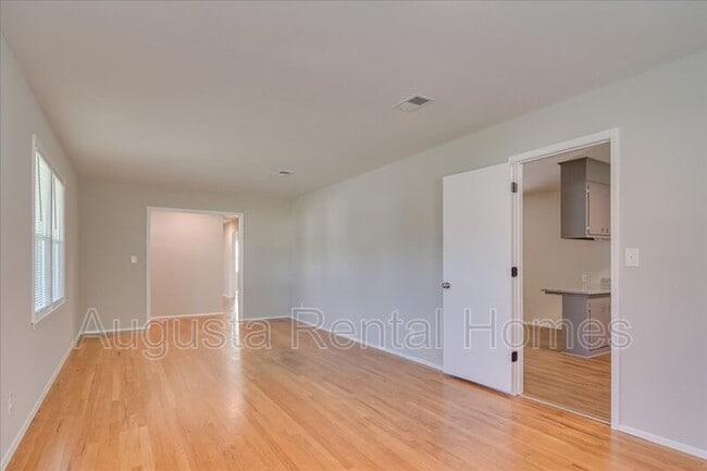 Building Photo - 3210 Trailwood Ct