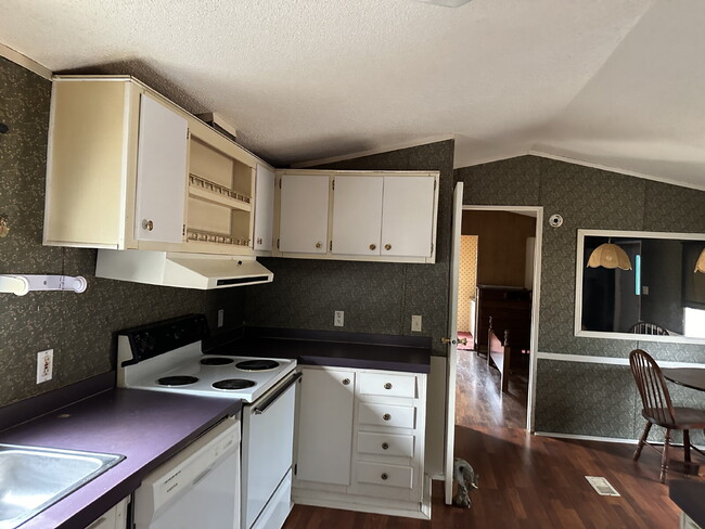 Building Photo - 39 Nobles Pk St