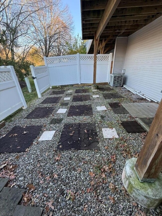 Building Photo - 1902 Bayley Ct