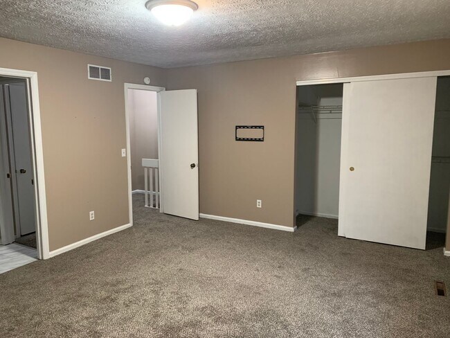 Building Photo - 5953 Rock Glen Ct