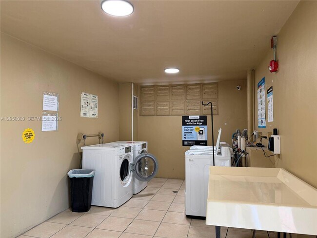 Building Photo - 10875 SW 112th Ave