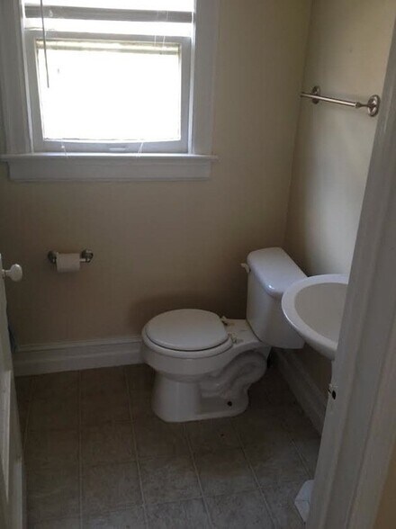 Building Photo - 287 Bassett Ave