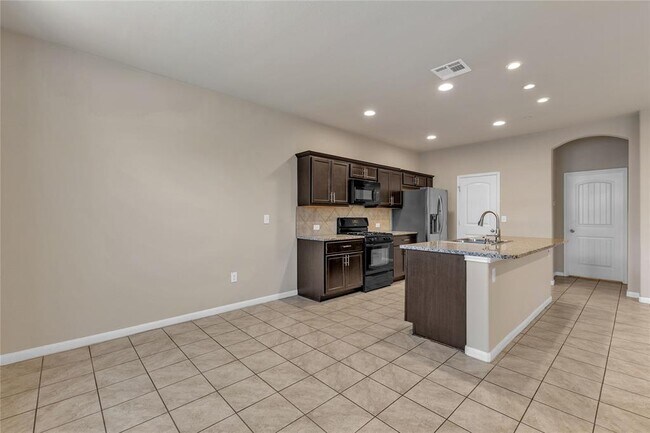 Building Photo - 2880 Donnell Dr