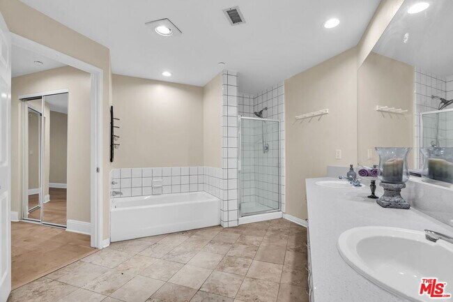 Building Photo - 12000 Goshen Ave