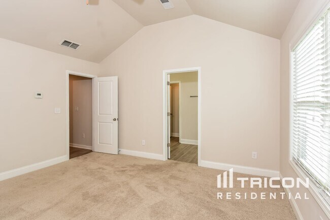 Building Photo - 731 Ireland Ln