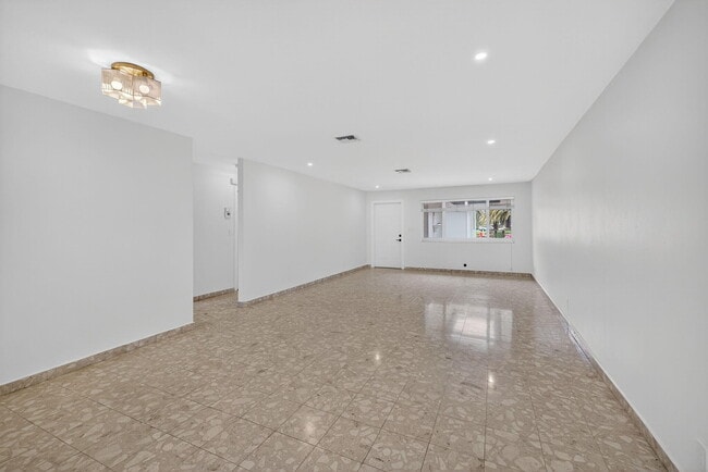 Building Photo - 4442 Sea Grape Dr