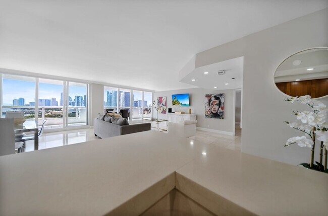 Building Photo - 1717 N Bayshore Dr