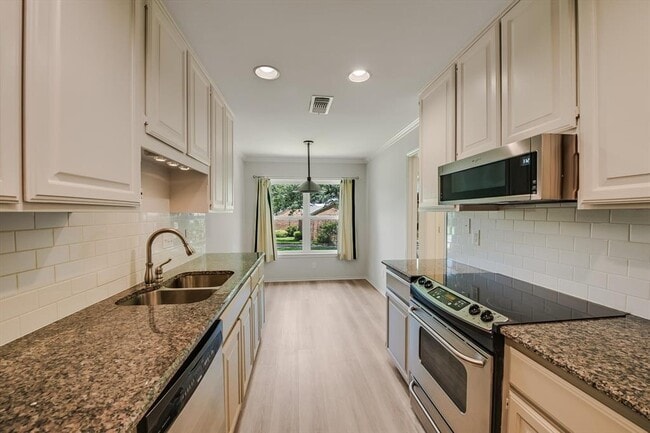 Building Photo - 7911 Cavalry Ct
