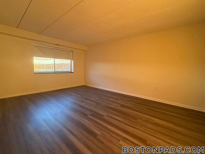 Building Photo - 51 Hill Rd