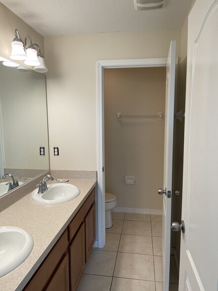 Building Photo - 4213 Winding Vine Dr