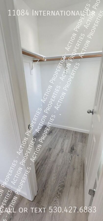 Building Photo - 11084 International Dr