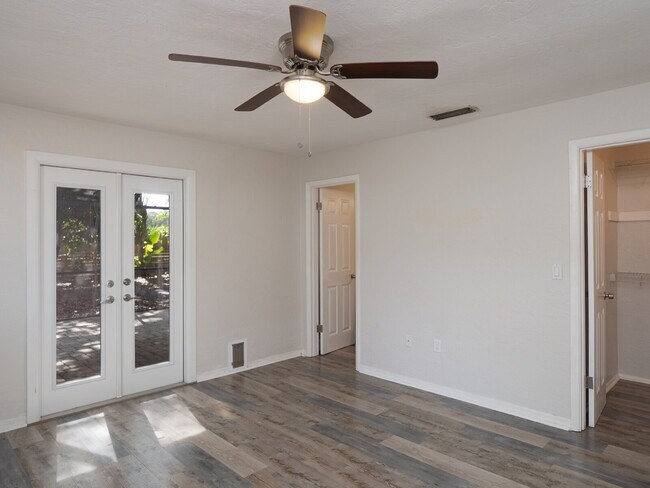 Building Photo - 3525 Riviera Dr