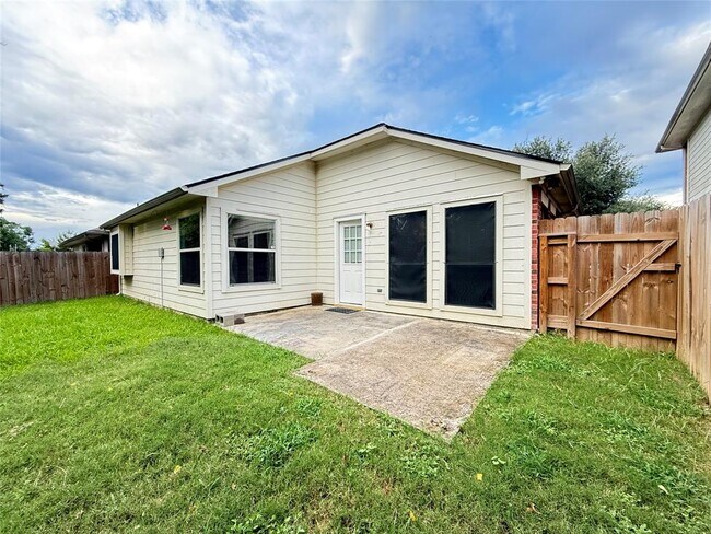 Building Photo - 12811 Mills Breeze Dr