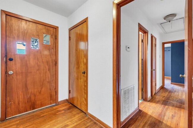 Building Photo - 1803 Sea Queen Ct