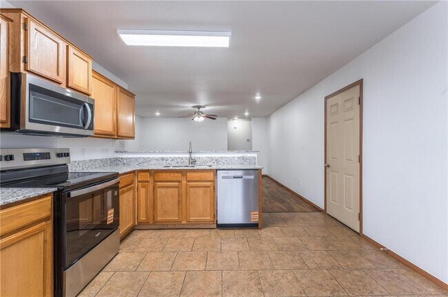 Building Photo - 203 Sage St