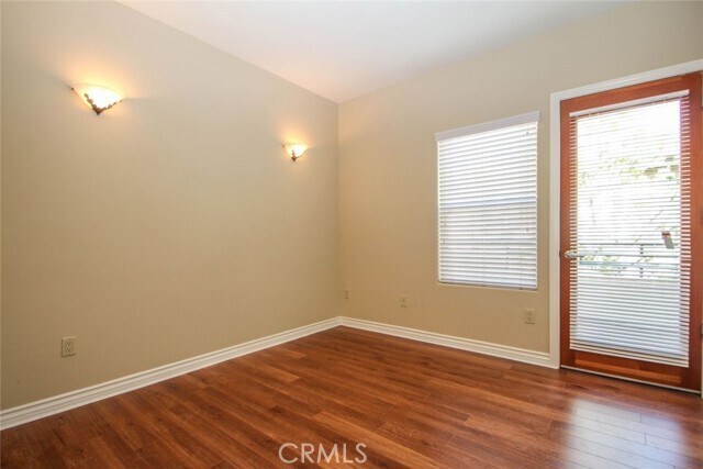 Building Photo - 719 E Providencia Ave