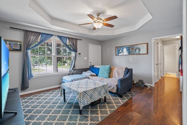 Building Photo - Renovated 3-Bed/2-Bath Home with Garage & ...