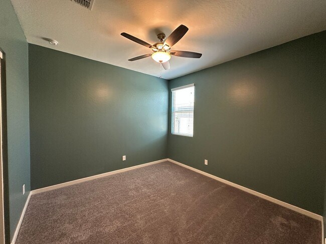 Building Photo - Single Level Home with Split Floor Plan, D...
