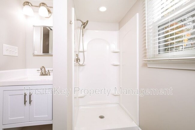 Building Photo - 916 Tanglewood Dr