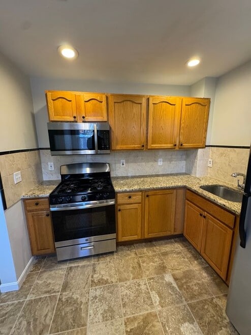 Building Photo - 164 Crest Ave