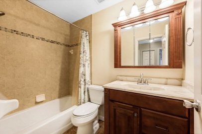 Building Photo - ANNUAL RENTAL: 3-Bedroom Waterfront Home w...