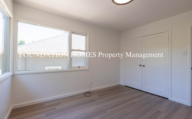 Building Photo - Bright & Spacious 2BD/1BA Upper-Level Dupl...