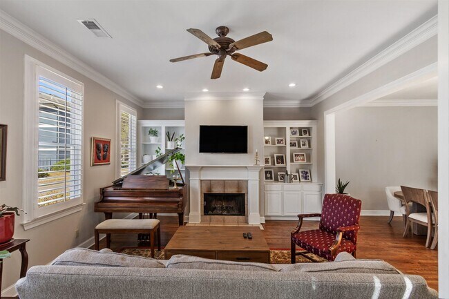 Building Photo - 948 River Breeze Dr