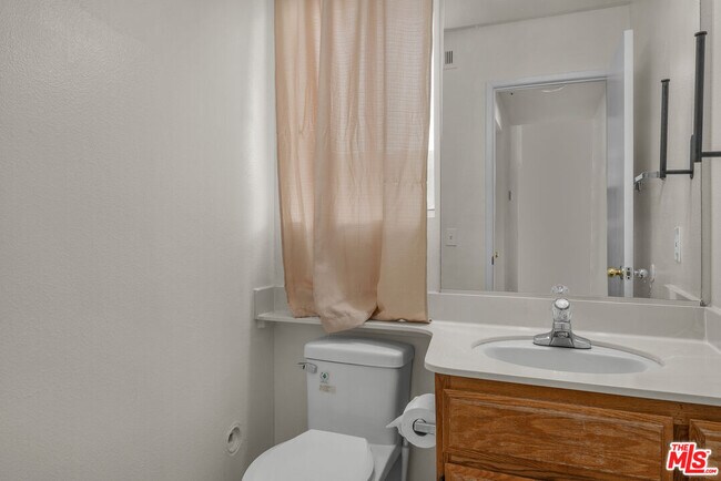 Building Photo - 13505 Sutter Ct