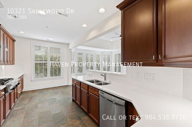 Building Photo - 10321 Sablewood Dr