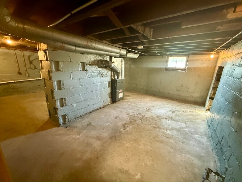 Building Photo - 272 N Harris Ave