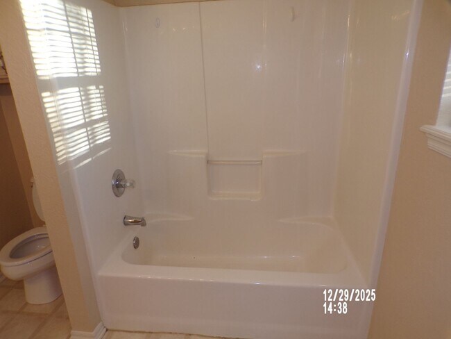 Building Photo - Fantastic eastside home