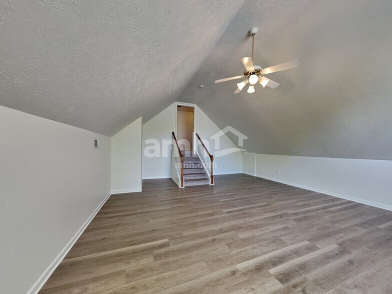 Building Photo - 614 Worthington Pl