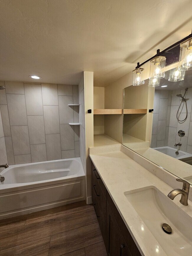 Building Photo - Crapo's 156 Duplex