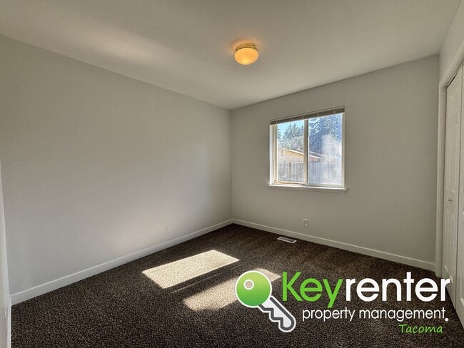 Building Photo - Stylishly Updated Lakewood Duplex Unit in ...