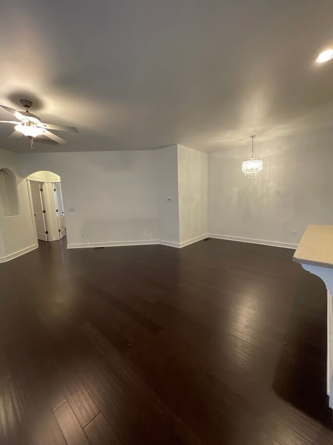 Building Photo - 1039 NE Watt Way