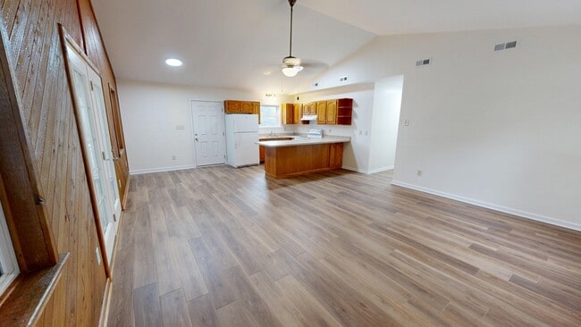 Building Photo - 601 Kelly Ct